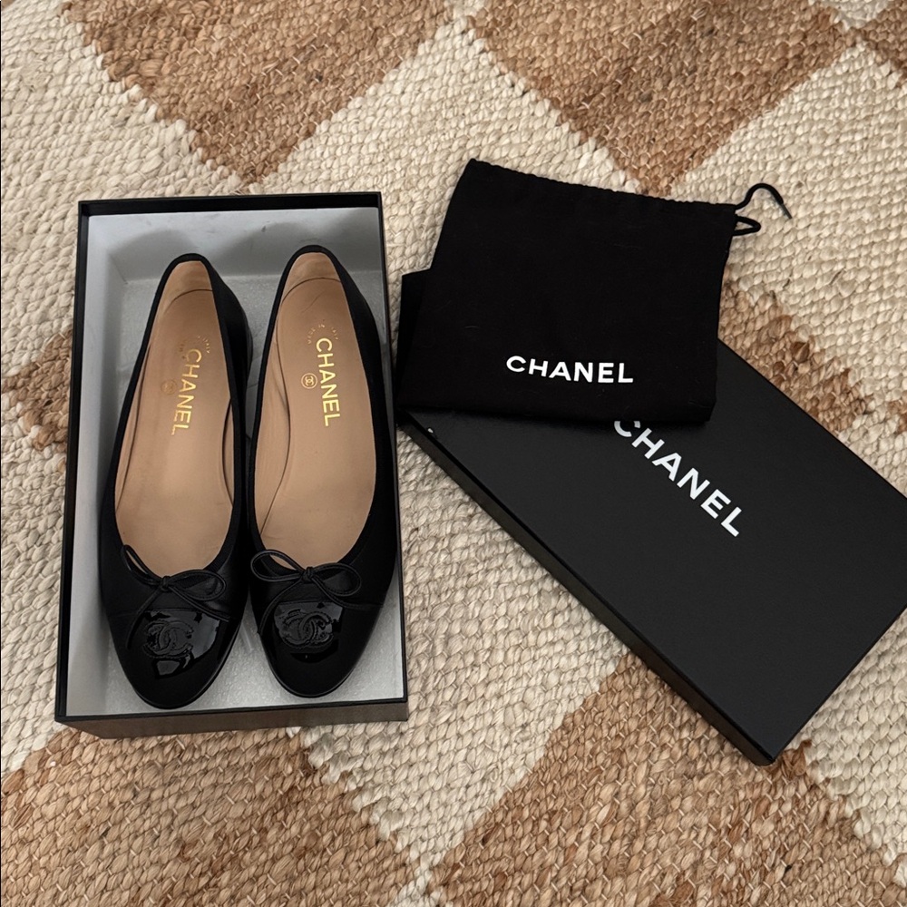 *SOLD* Authentic CHANEL Black Lambskin Patent Ballerina Flats sz 39 - Picture 12 of 12